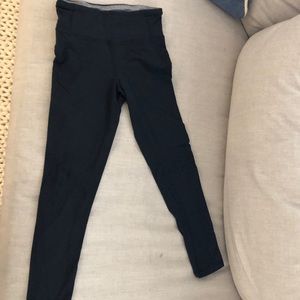 Lululemon Run Crop w/ back zipper pocket